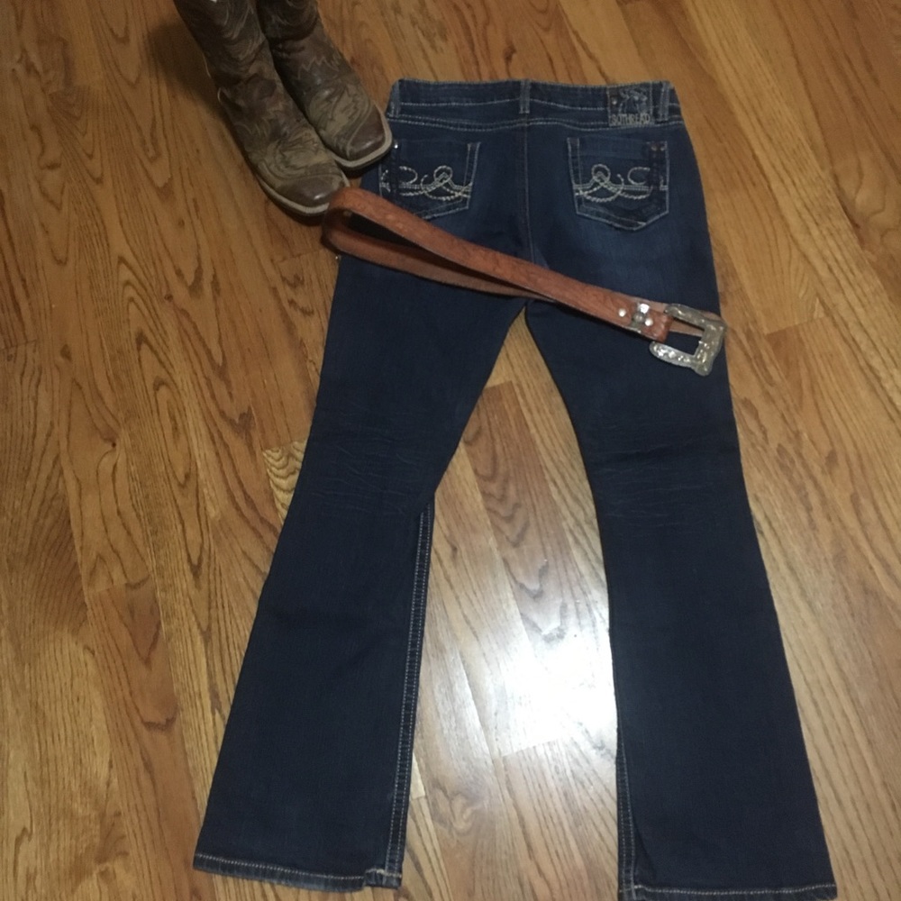 LIKE NEW SOUTHERN THREAD JEANS